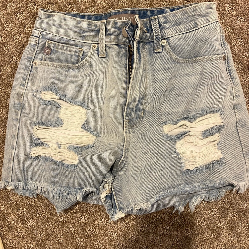 JUSTUSA Jean shorts size small (never worn)